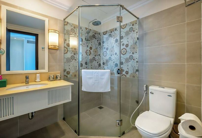 اتاق لوکس با چشم‌انداز استخر, Lantana Riverside Hoi An Boutique Hotel & Spa