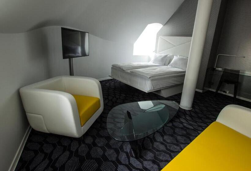 سوئیت جونیور با چشم‌انداز, Magic Hotel Korskirken