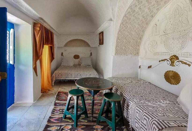 اتاق استاندارد سه نفره, Bou Fares