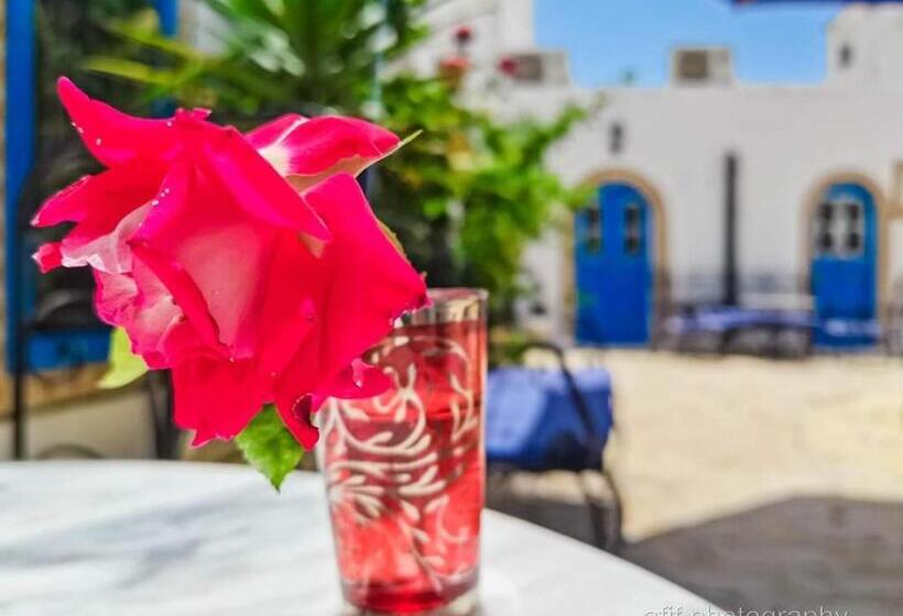 اتاق استاندارد سه نفره, Bou Fares