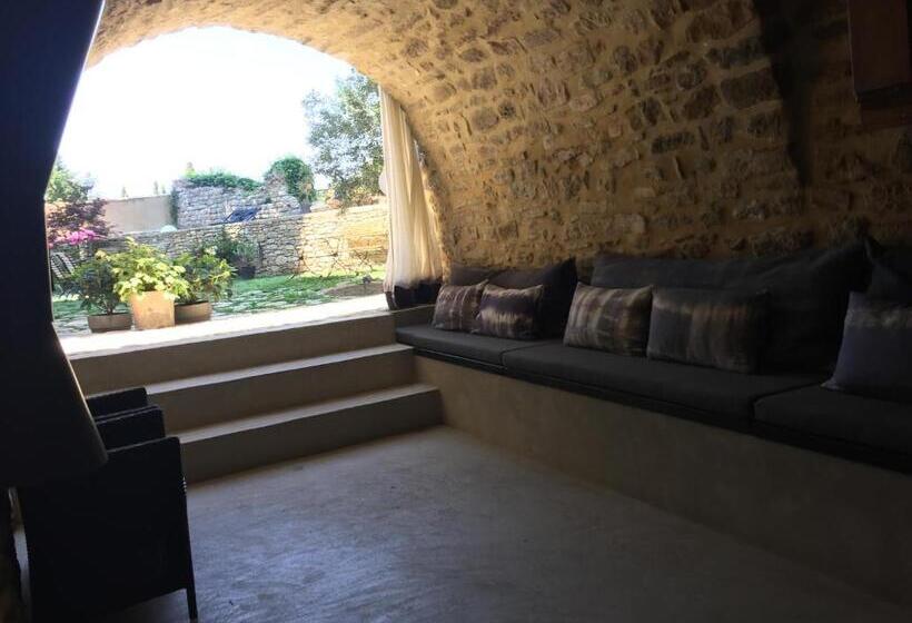 اتاق دوبلکس, Tour Sarrazine De Montaren