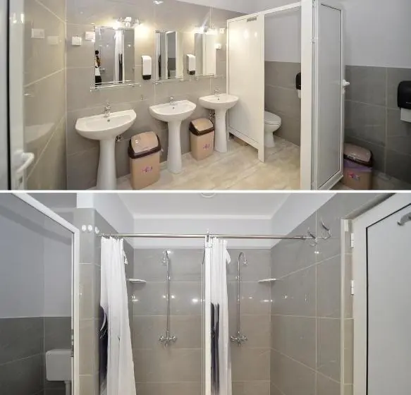 تختخواب در اتاق مشترک, Hostel Pupa