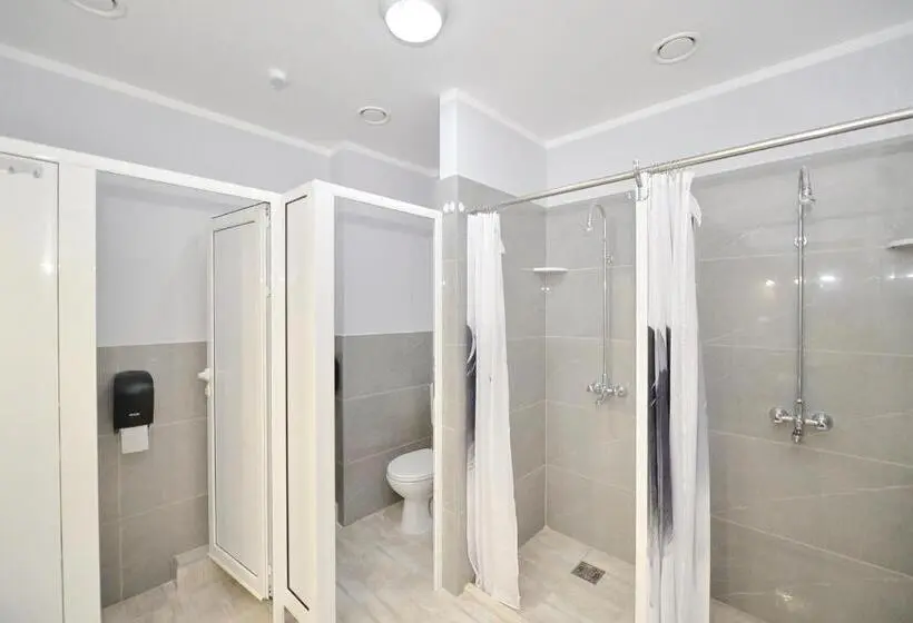 تختخواب در اتاق مشترک, Hostel Pupa