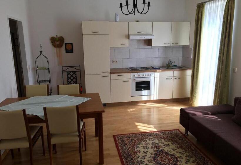 침실 1개 발코니 아파트, Apfelwirt