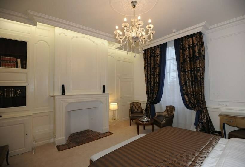 庭の見えるジュニアスイート, Hôtel Victor Hugo