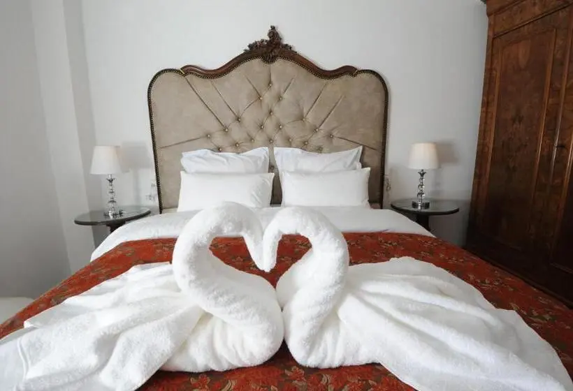 Superior-perhehuone, Hôtel Victor Hugo