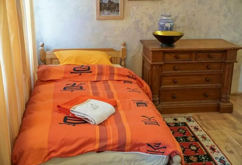 浴室共有ファミリールーム, Rooster Hostel