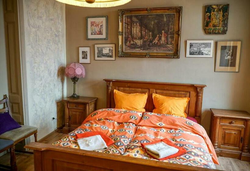 浴室共有ファミリールーム, Rooster Hostel