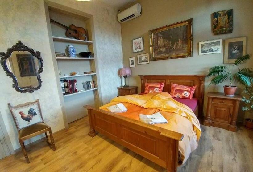 浴室共有ファミリールーム, Rooster Hostel