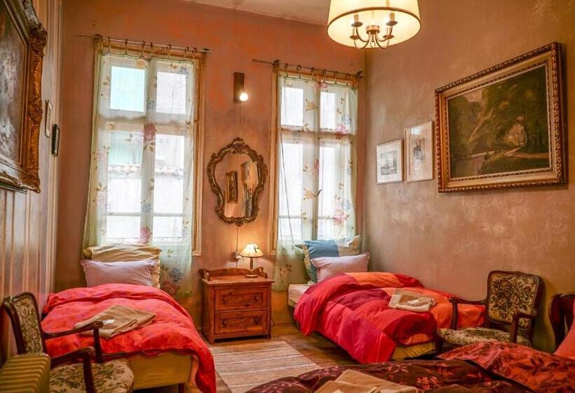 浴室共有スタンダード4人用ルーム, Rooster Hostel