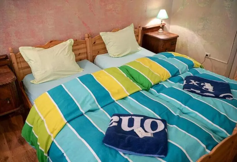 浴室共有スタンダード４人用ルーム, Rooster Hostel