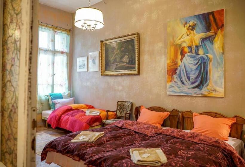 浴室共有スタンダード4人用ルーム, Rooster Hostel