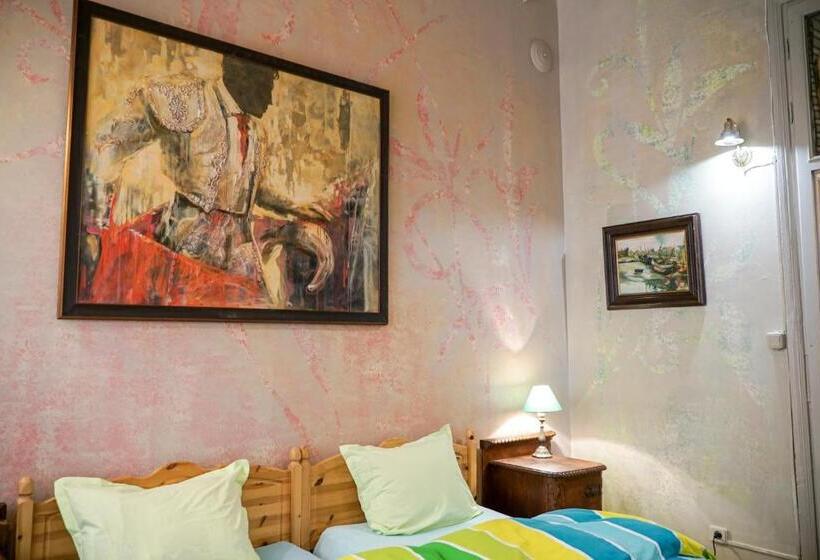 バス共有のスタンダードルーム, Rooster Hostel