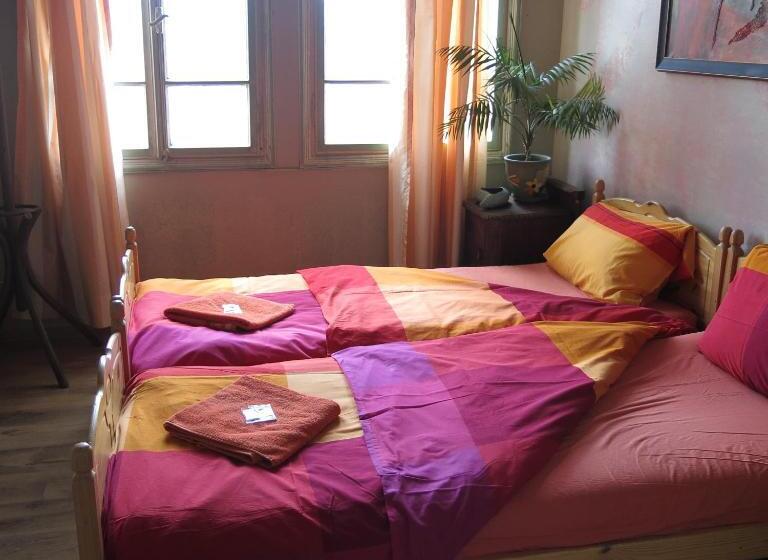 バス共有のスタンダードルーム, Rooster Hostel