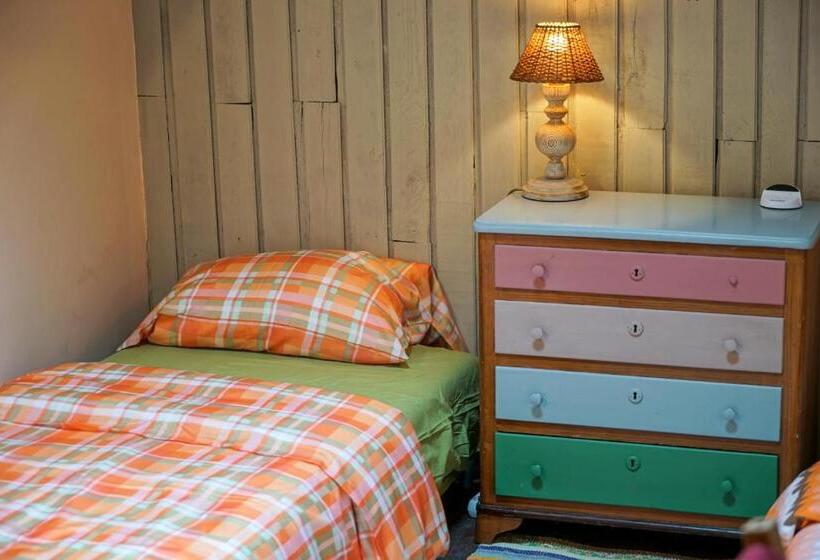 バス共有のスタンダードルーム, Rooster Hostel