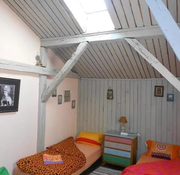 バス共有のスタンダードルーム, Rooster Hostel