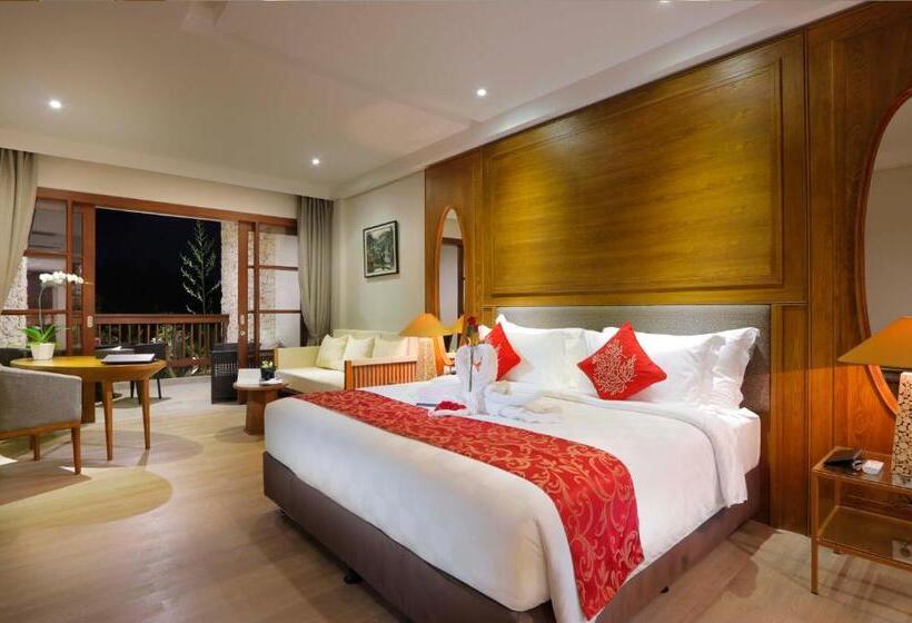 اتاق لوکس با چشم‌انداز استخر, Royal Tulip Springhill Resort Jimbaran