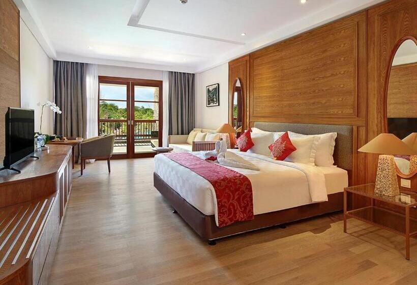 プールの見えるデラックスルーム, Royal Tulip Springhill Resort Jimbaran
