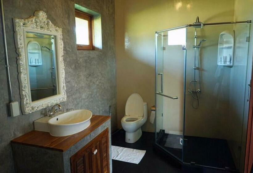 キングサイズベッドのデラックスルーム, The Wes Village, Incl Free Breakfast & 100 Thb Food Gift