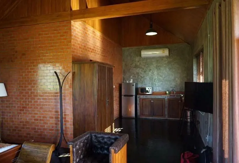 キングサイズベッドのデラックスルーム, The Wes Village, Incl Free Breakfast & 100 Thb Food Gift