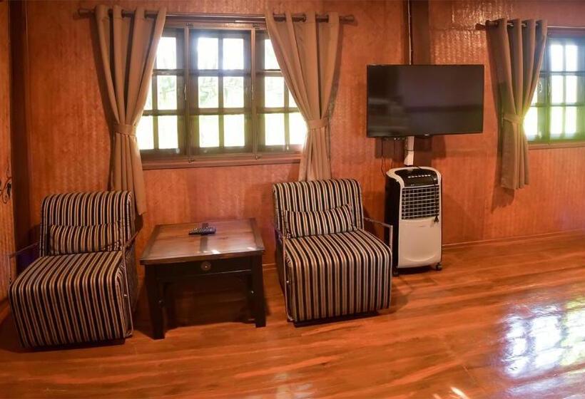 اتاق استاندارد با تخت بزرگ, The Wes Village, Incl Free Breakfast & 100 Thb Food Gift
