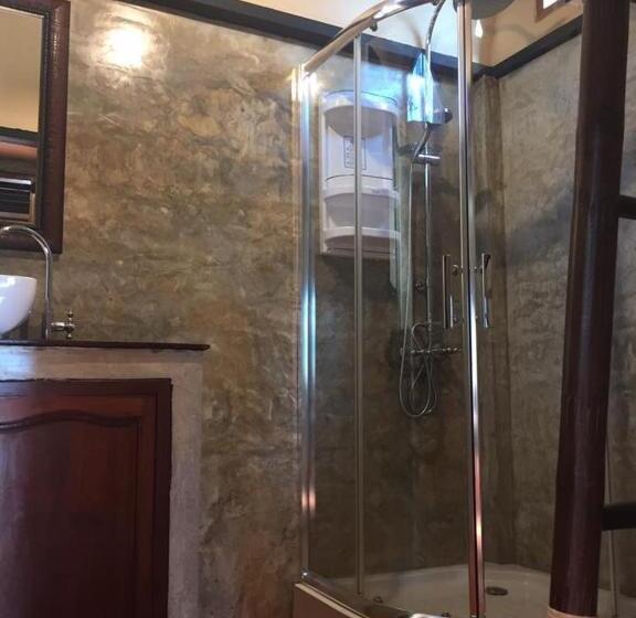 キングサイズベッドのデラックスルーム, The Wes Village, Incl Free Breakfast & 100 Thb Food Gift