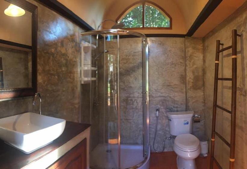 キングサイズベッドのデラックスルーム, The Wes Village, Incl Free Breakfast & 100 Thb Food Gift