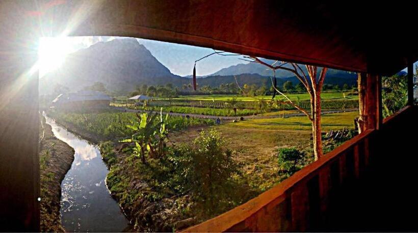 キングサイズベッドのデラックスルーム, The Wes Village, Incl Free Breakfast & 100 Thb Food Gift