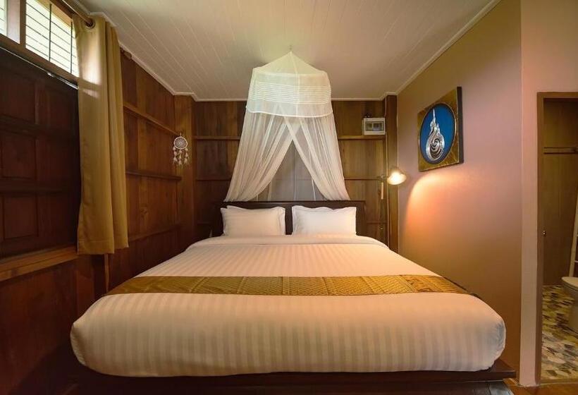 キングサイズベッドのスタンダードルーム, The Wes Village, Incl Free Breakfast & 100 Thb Food Gift