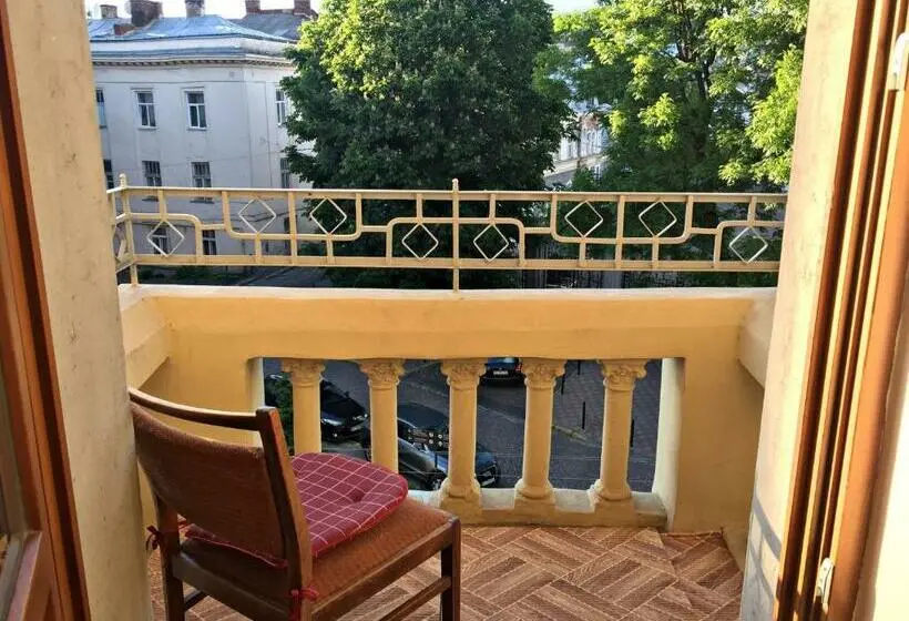 اتاق استاندارد با بالکن, New York Hostel