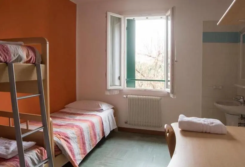 اتاق استاندارد سه تخته با سرویس بهداشتی مشترک, Ostello Bassano Del Grappa