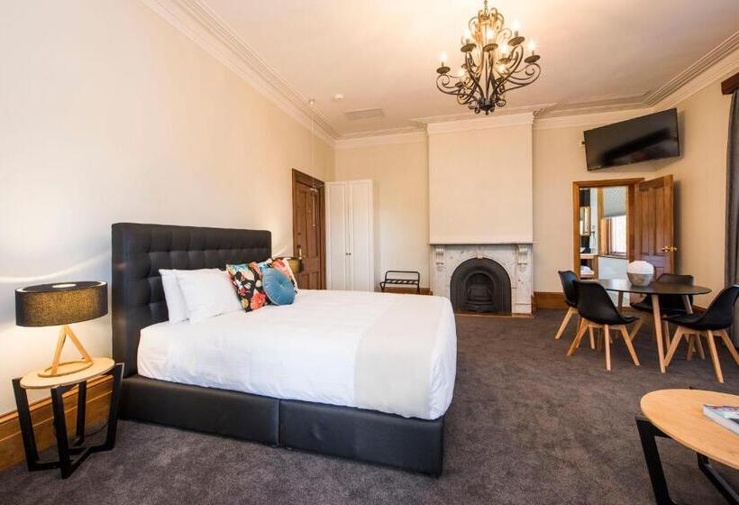 מיטת קינג בסוויטה, The Parkview Hotel Mudgee