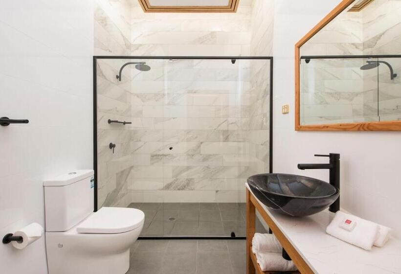 מיטת קינג בסוויטה, The Parkview Hotel Mudgee