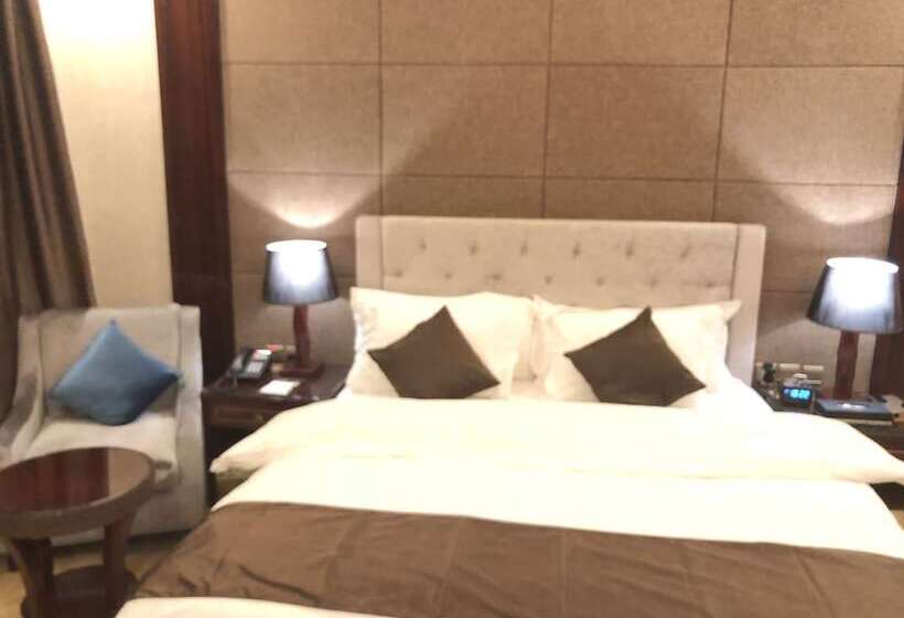 豪华房间, Holiday Khaleej