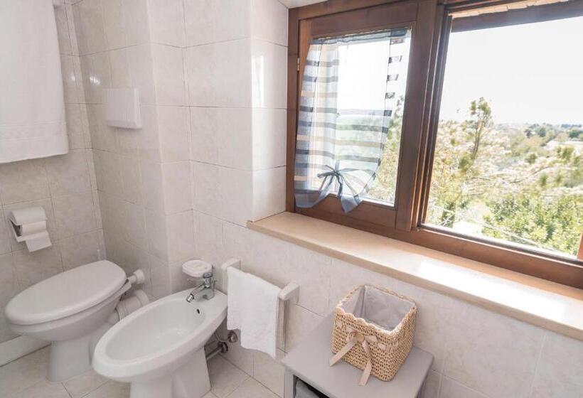 اتاق استاندارد سه نفره, La Piaggia