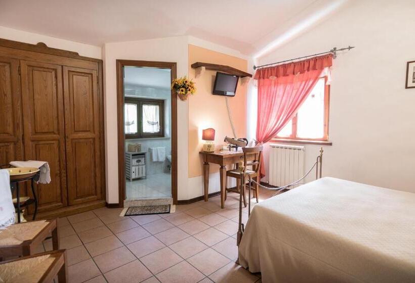 اتاق راحتی سه تخته, La Piaggia