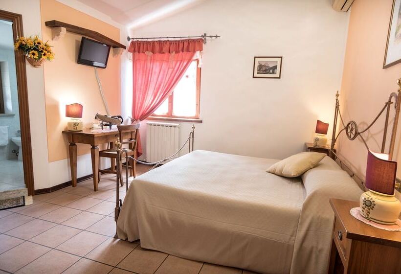 اتاق استاندارد سه نفره, La Piaggia