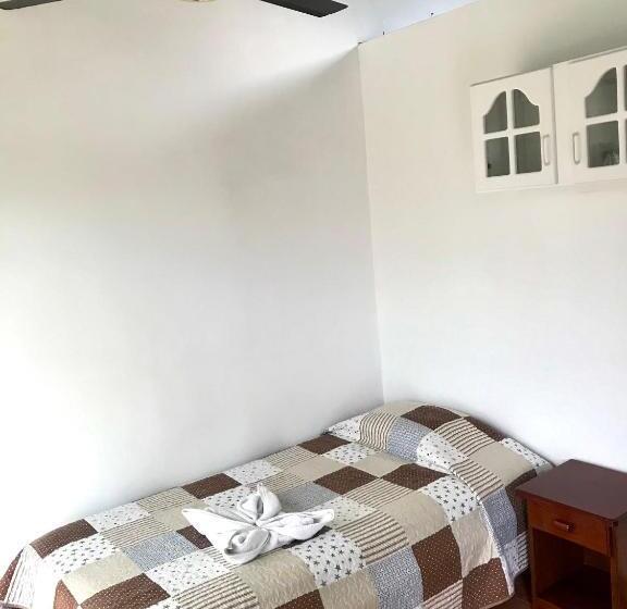 חדר סטנדרט לשלושה, Malinche