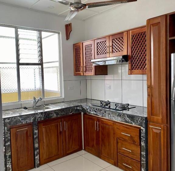 דירת חדר, Malinche