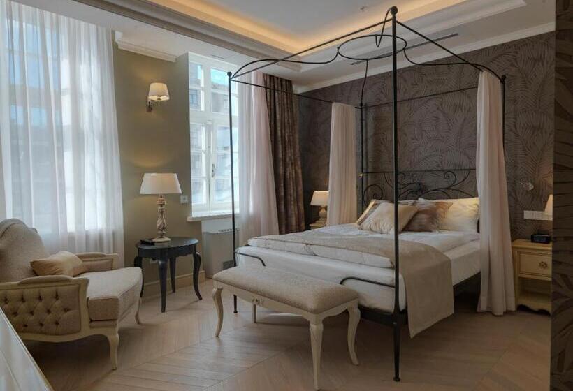 اتاق لوکس, Relais Le Chevalier