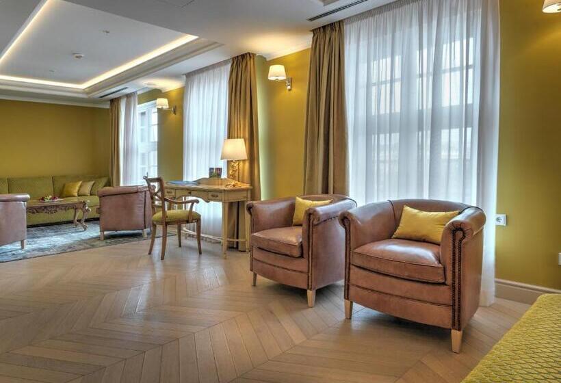 مجموعه ویستا شهر, Relais Le Chevalier