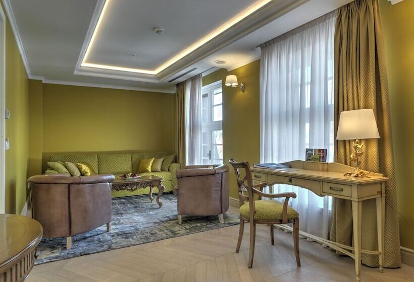 سوییت لوکس, Relais Le Chevalier