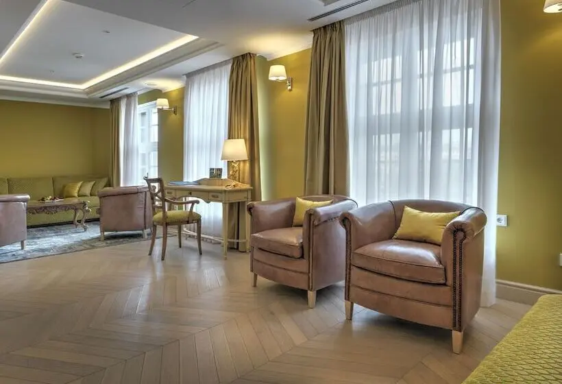 سوییت لوکس, Relais Le Chevalier