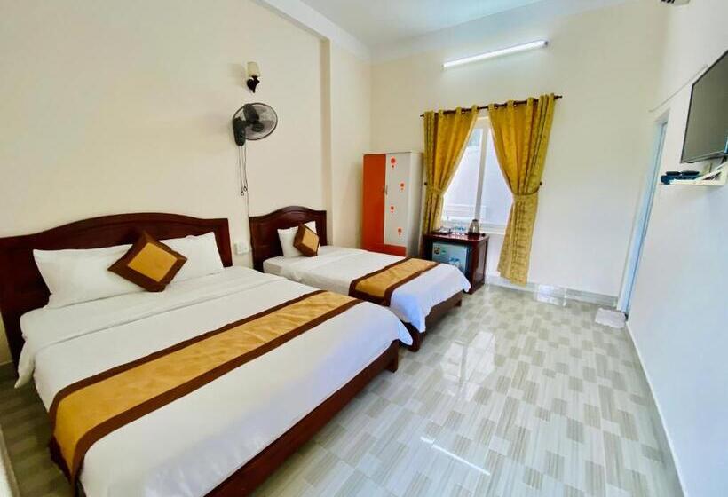 اتاق استاندارد سه نفره, Thuy Thanh