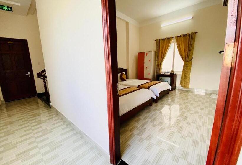 اتاق استاندارد سه نفره, Thuy Thanh