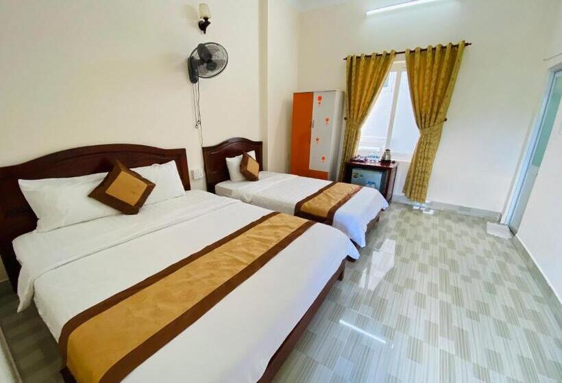 اتاق استاندارد سه نفره, Thuy Thanh