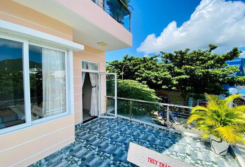 اتاق پریمیوم چهارنفره, Thuy Thanh