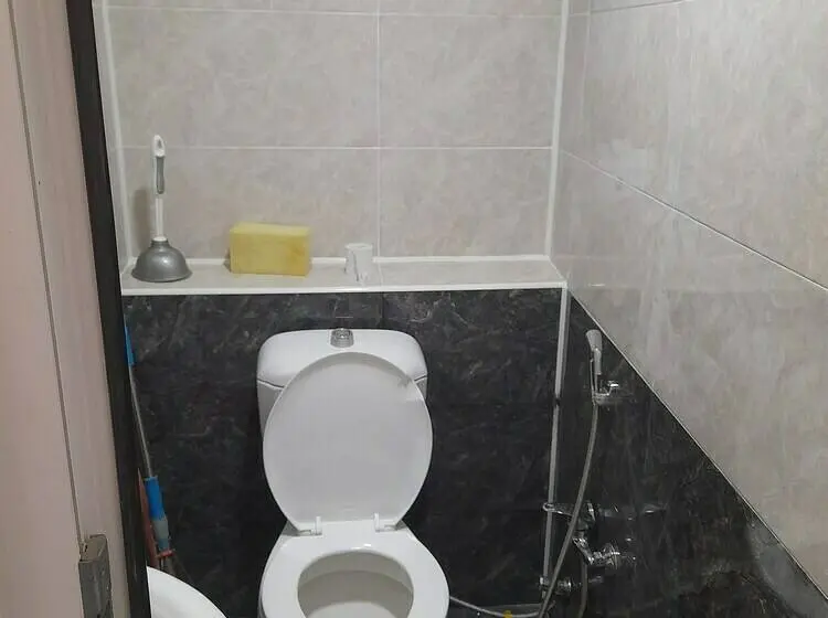 تختخواب در اتاق مشترک, White City Hostel