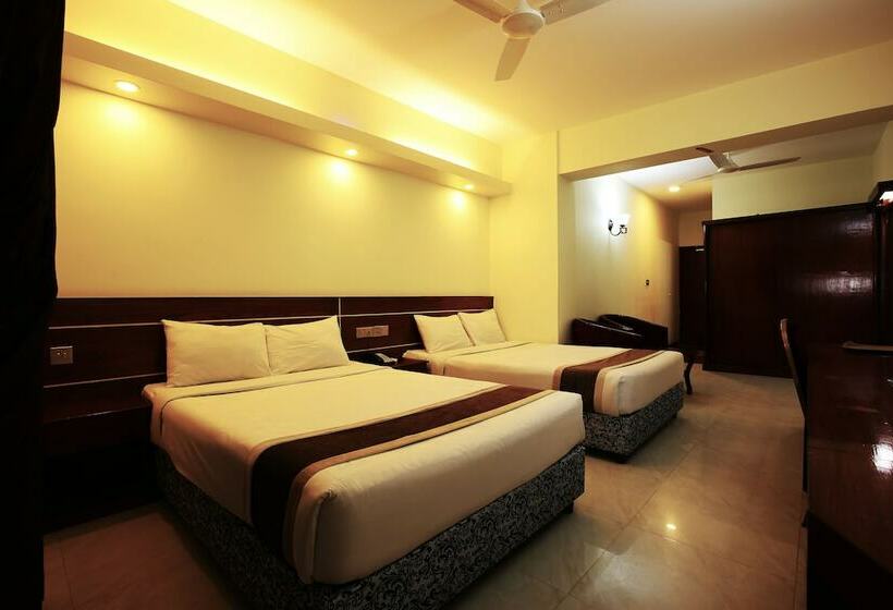 سوییت خانوادگی, Royal Beach Resort