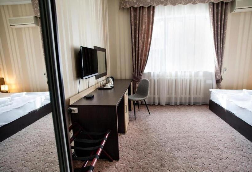 اتاق استاندارد سه نفره, Tourasia